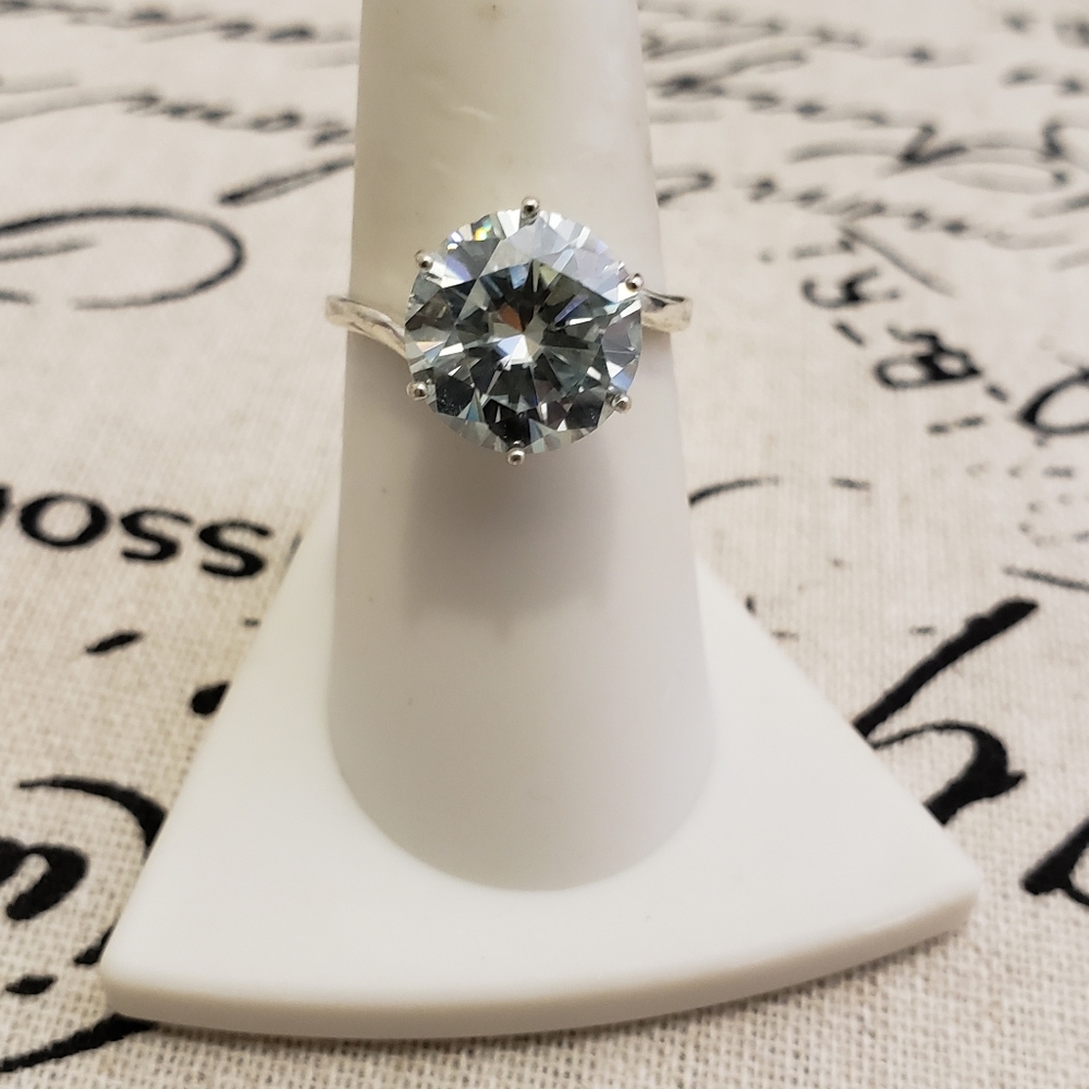 4.45 TCW BRILLIANT WHITE/GRAY MOISSANITE RING ❣❣❣